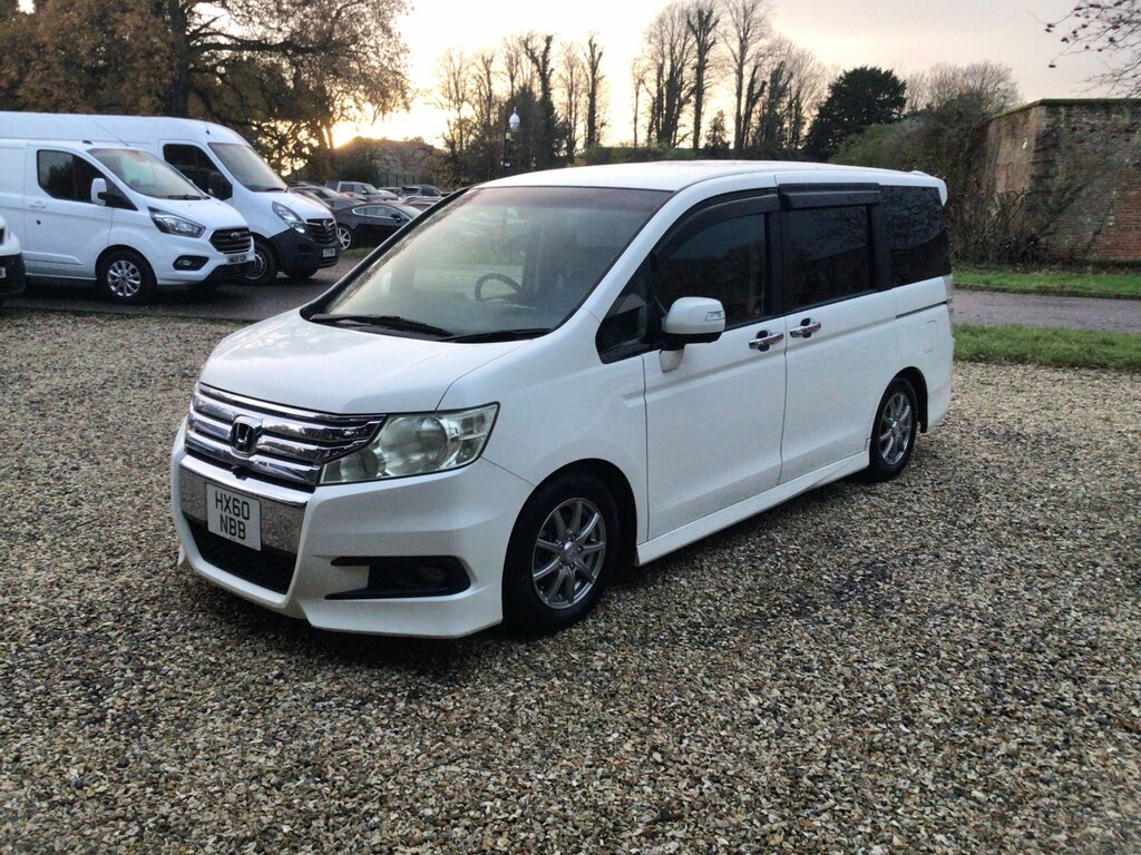 Honda StepWagon Spada White #5