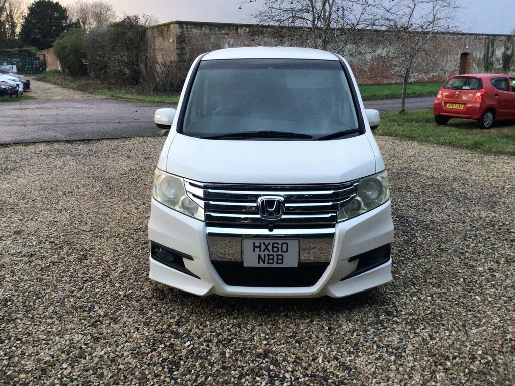Honda StepWagon Spada White #4