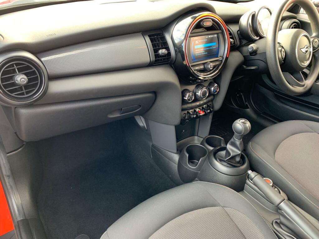 Mini Hatch Hatchback 1.5 Cooper 201868 FL68BVW Orange #2