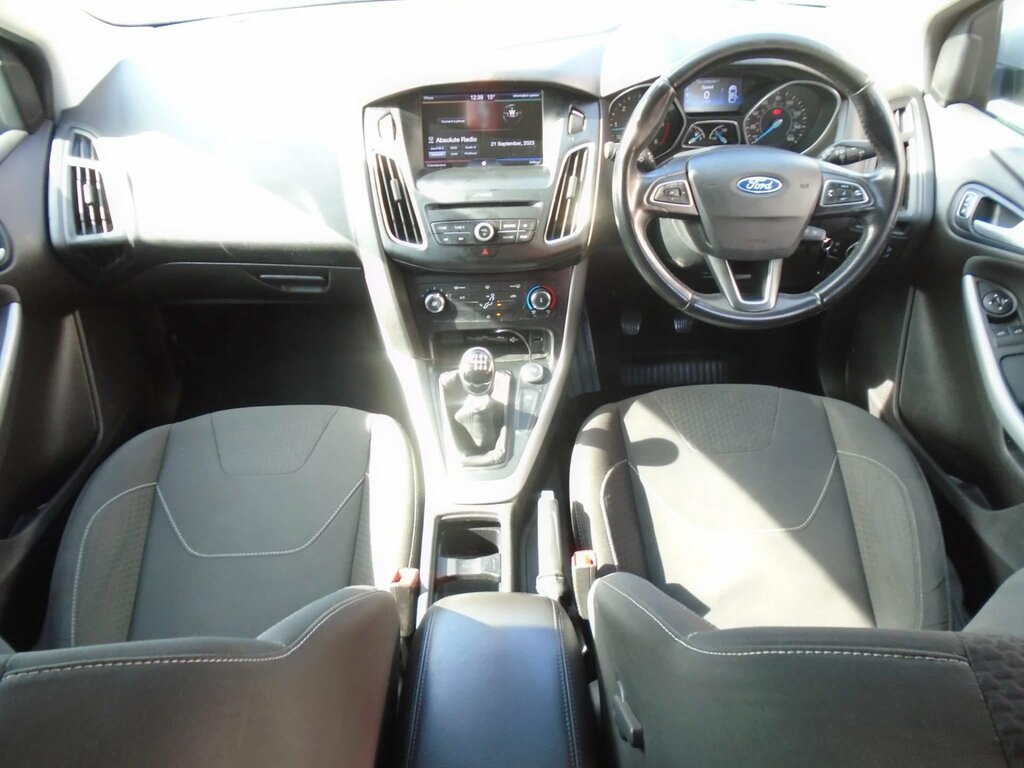 Ford Focus 1.5 Tdci Zetec Euro 6 Ss SH16XPK Silver
