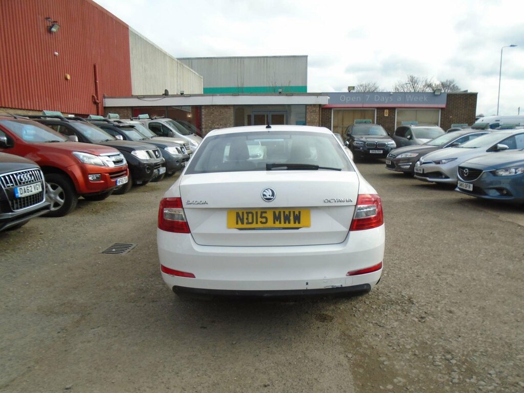 Skoda Octavia 1.6 Tdi Elegance Euro 5 Ss ND15MWW White #5