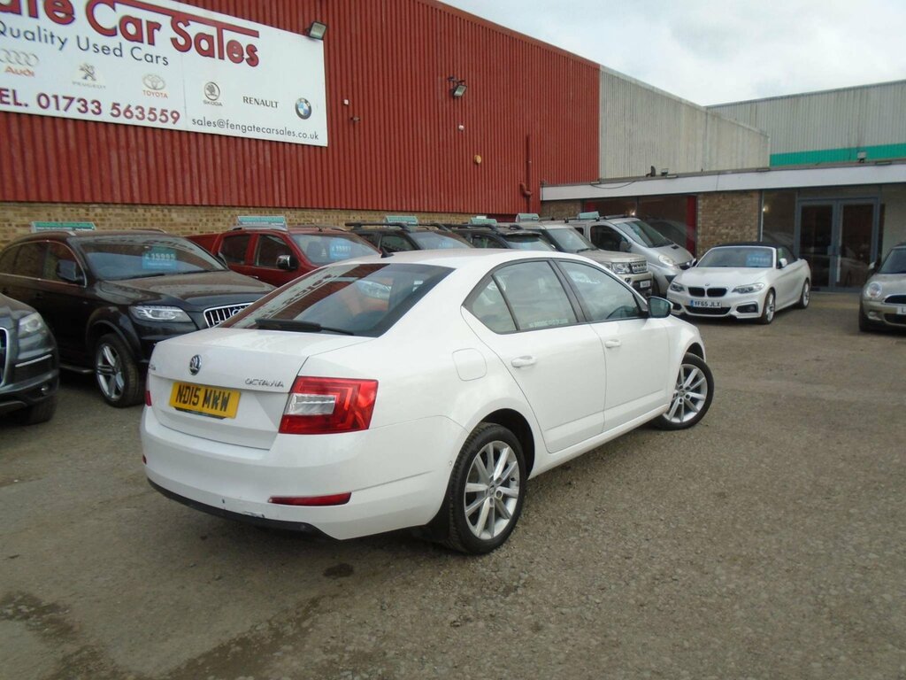 Skoda Octavia 1.6 Tdi Elegance Euro 5 Ss ND15MWW White #6