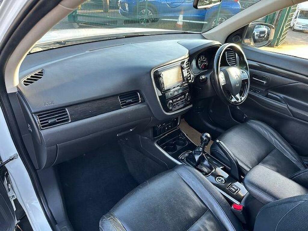 Mitsubishi Outlander Suv 2.2 Di-d 4 4Wd Euro 6 Ss 201818 CV18KWJ White #3
