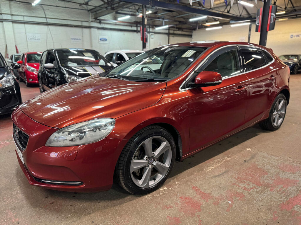 Volvo V40 Hatchback Red #3