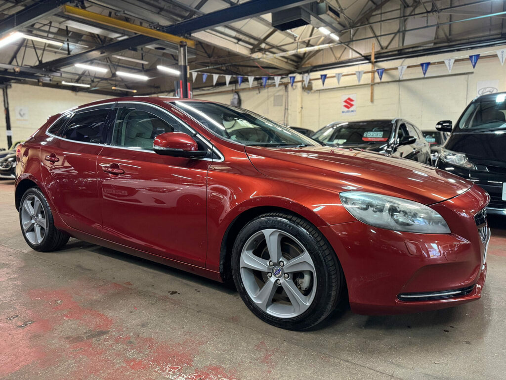 Volvo V40 Hatchback Red #1