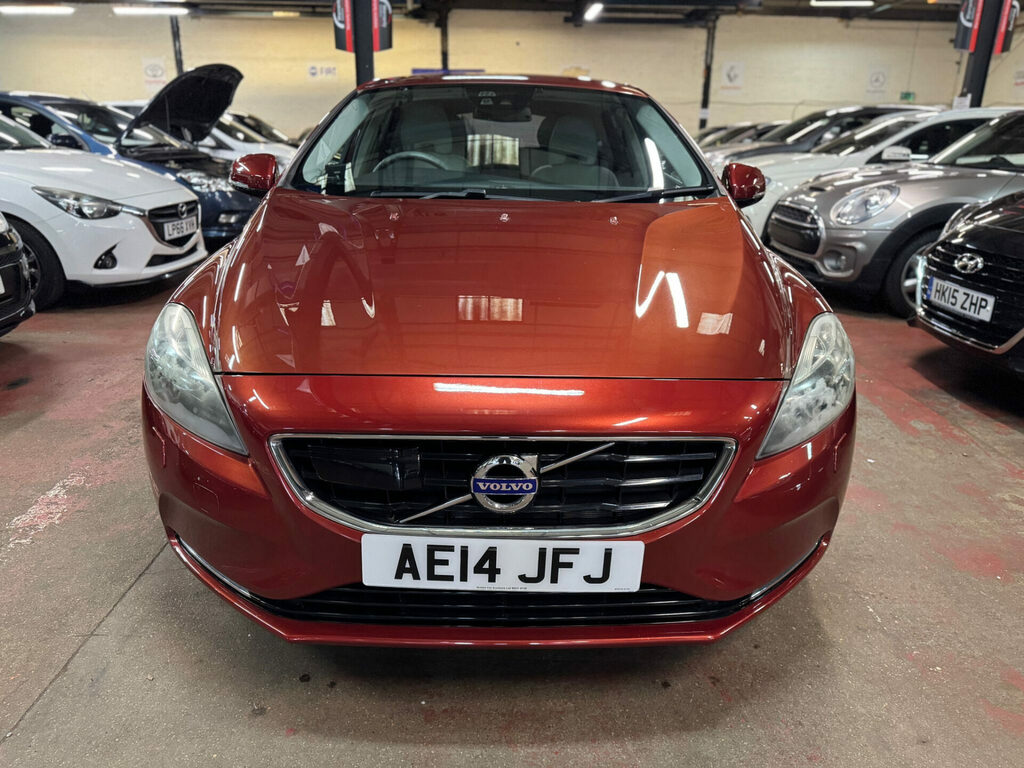 Volvo V40 Hatchback Red #2