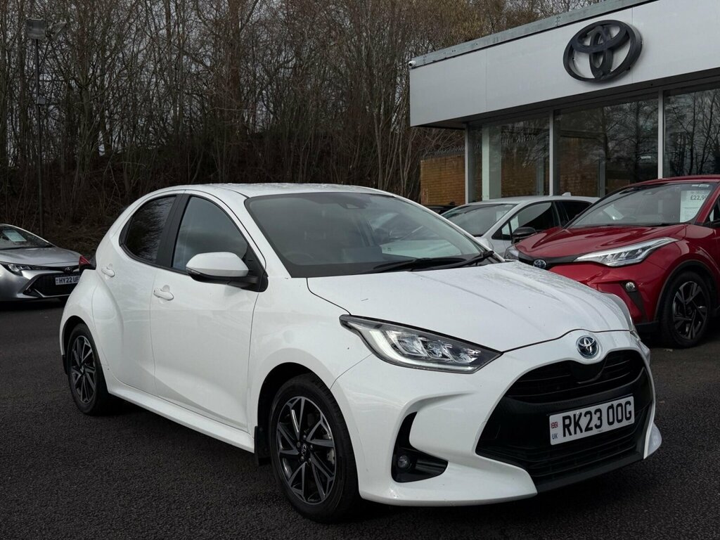 Toyota Yaris 1.5 Hybrid Design Cvt White