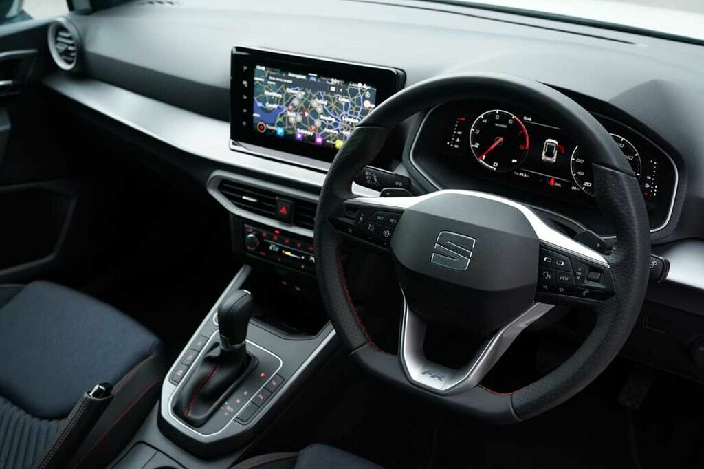 Seat Arona 1.0 Tsi 115 Fr Black Edition Dsg OV75WUE White #6