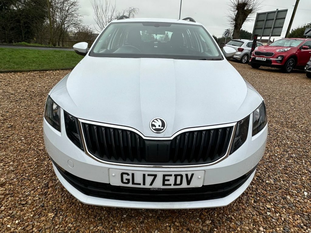 Skoda Octavia 1.6L Se GL17EDV White #3
