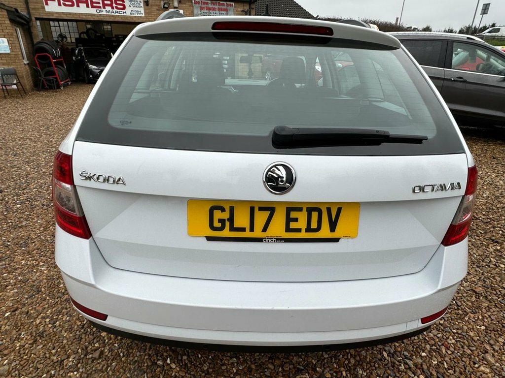 Skoda Octavia 1.6L Se GL17EDV White #6