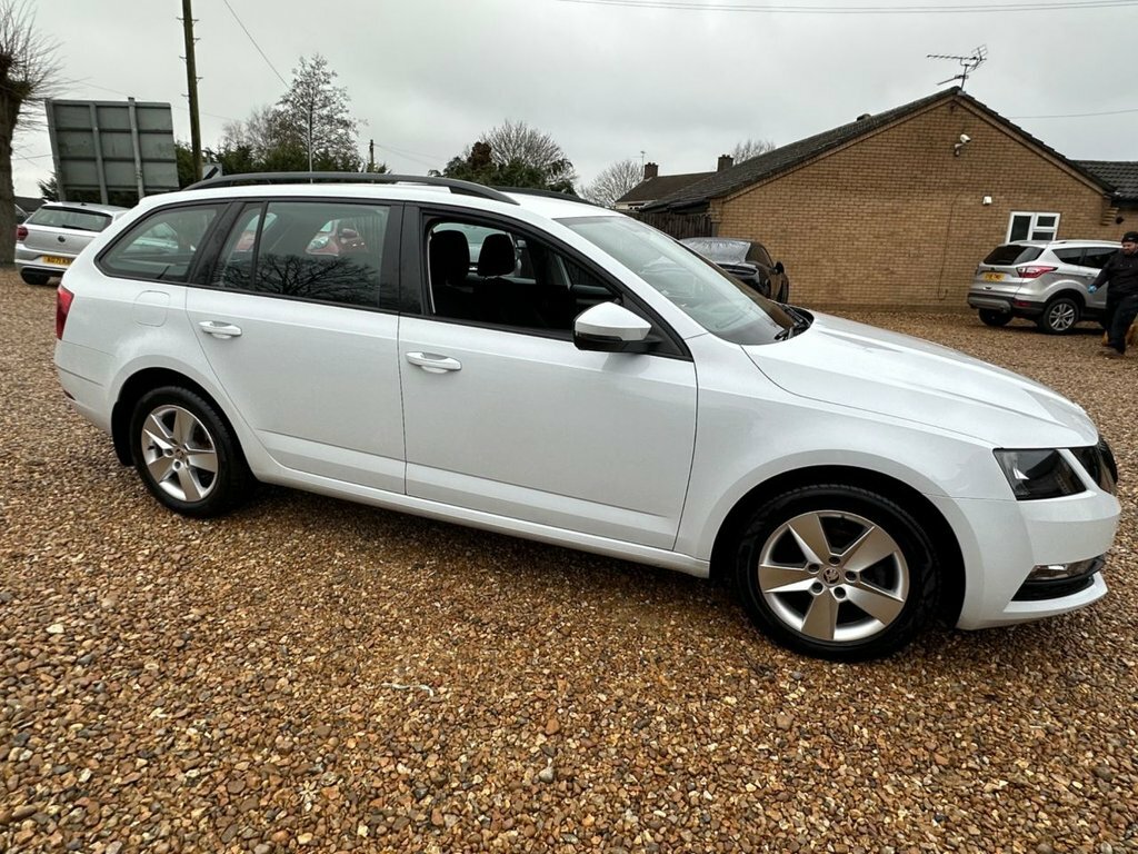 Skoda Octavia 1.6L Se GL17EDV White #2