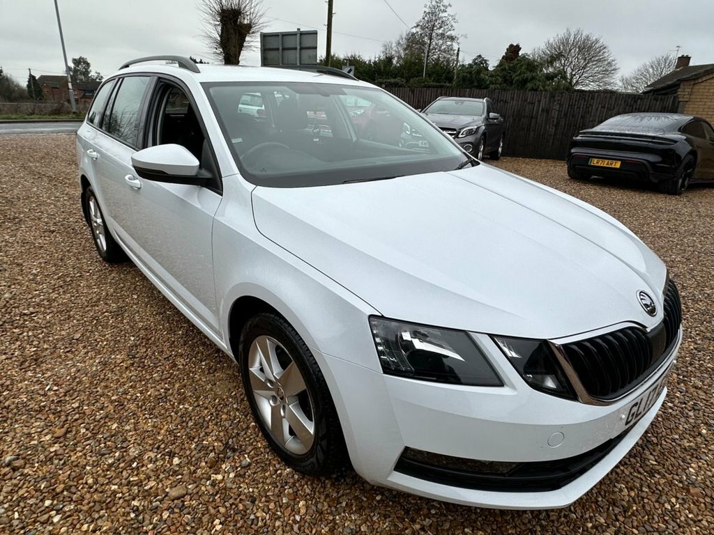 Skoda Octavia 1.6L Se GL17EDV White #5