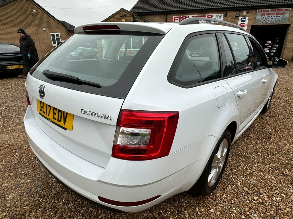 Skoda Octavia 1.6L Se GL17EDV White #4