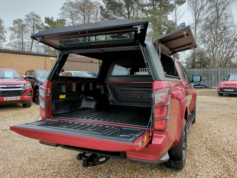 Isuzu D-Max V-cross Commercial Red #6