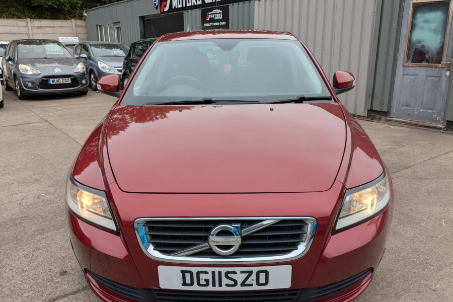 Volvo S40 Saloon Red #6