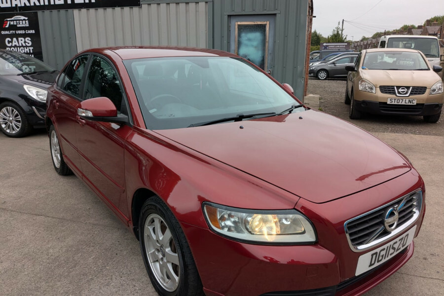 Volvo S40 Saloon Red #2