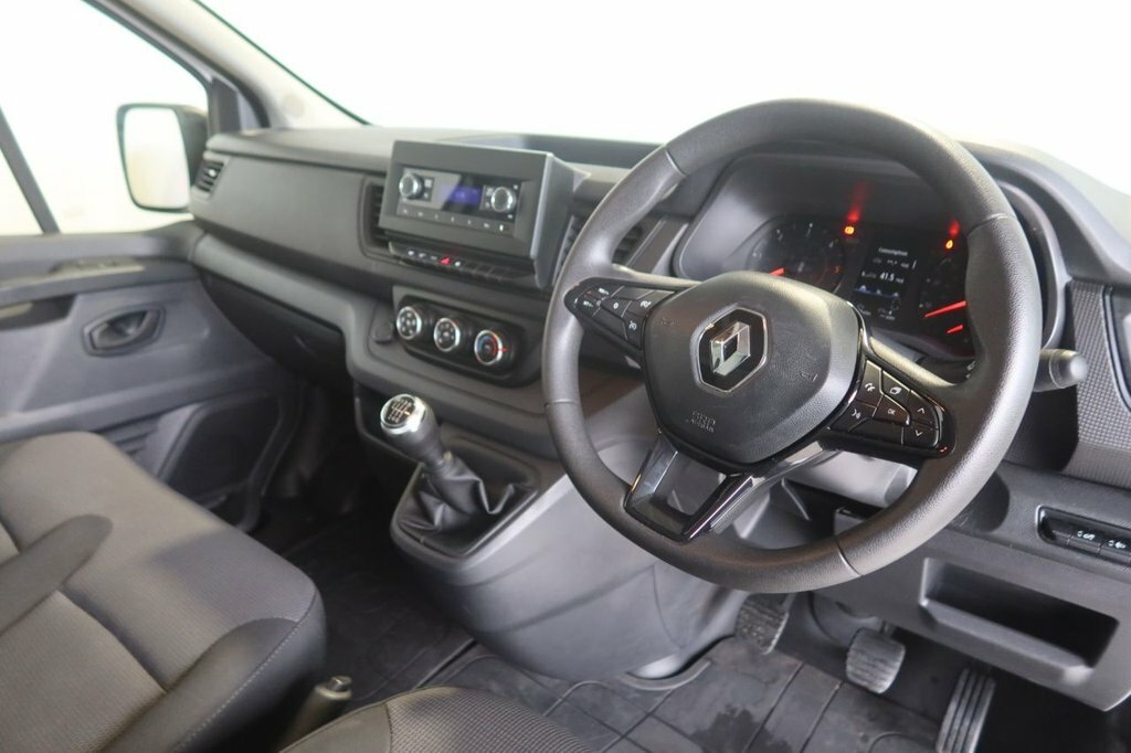 Renault Trafic 2L Business MD22MGJ White #4