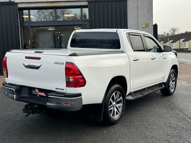 Toyota HILUX 2.4 D-4d Invincible Pickup Double Cab M BSZ2426 White #6