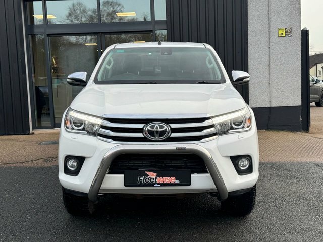 Toyota HILUX 2.4 D-4d Invincible Pickup Double Cab M BSZ2426 White #2