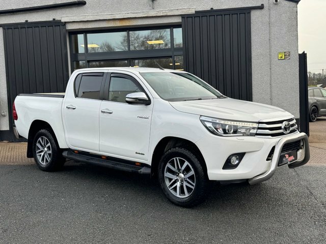 Toyota HILUX 2.4 D-4d Invincible Pickup Double Cab M White