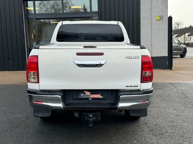 Toyota HILUX 2.4 D-4d Invincible Pickup Double Cab M BSZ2426 White #5