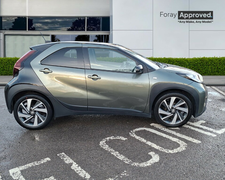 Toyota Aygo X 1.0 Vvt-i Edge BJ72RCY Green #5