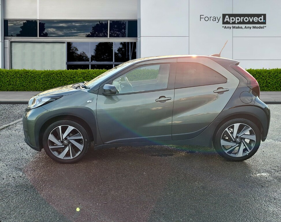 Toyota Aygo X 1.0 Vvt-i Edge BJ72RCY Green #3
