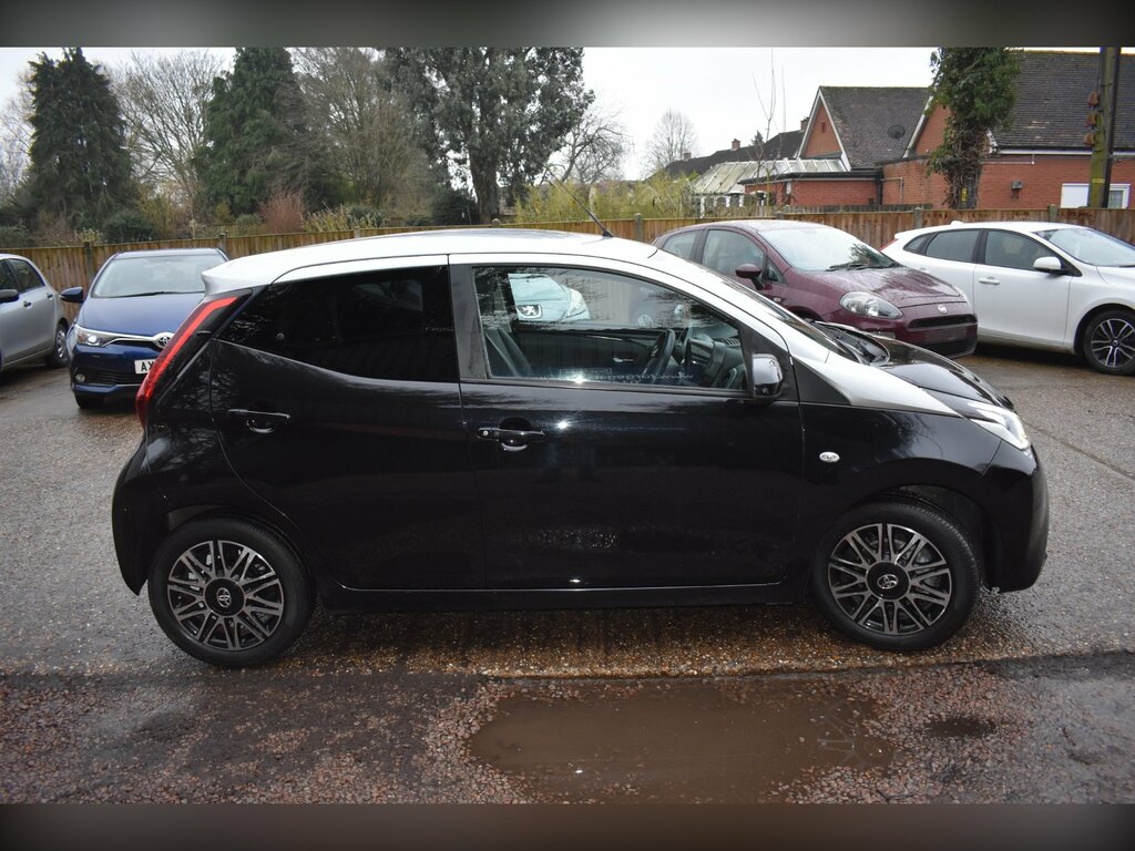 Toyota Aygo 1.0 Vvt-i X-clusiv Hatchback Eur YC68LCN Black #2