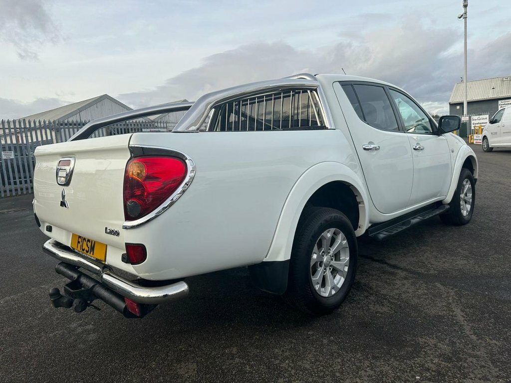 Mitsubishi L200 2.5 Di-d 4X4 Barbarian Lb Dcb 175 Bhp White #5