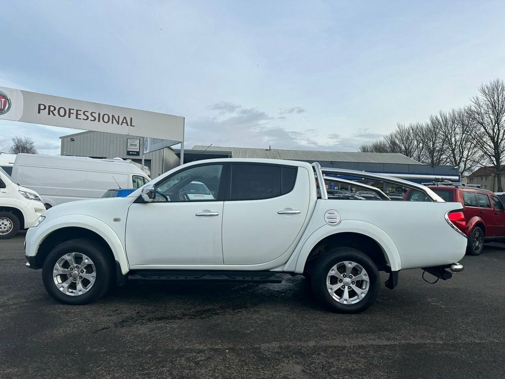 Mitsubishi L200 2.5 Di-d 4X4 Barbarian Lb Dcb 175 Bhp White #3