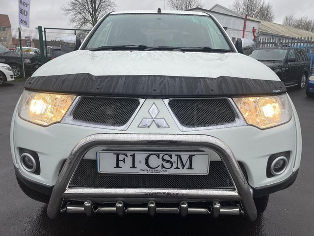 Mitsubishi L200 2.5 Di-d 4X4 Barbarian Lb Dcb 175 Bhp White #2