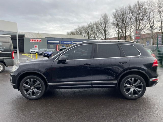 Volkswagen Touareg 3L V6 R-line Tdi Bluemotion Technology Black #4