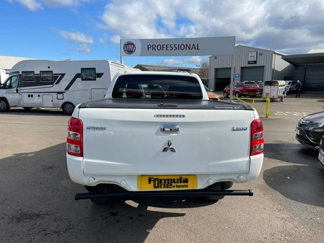 Mitsubishi L200 2.4 Di-d 4Wd Titan Dcb 178 Bhp YM17VWT White #6