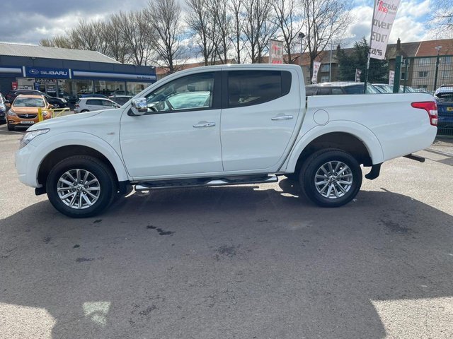 Mitsubishi L200 2.4 Di-d 4Wd Titan Dcb 178 Bhp YM17VWT White #4