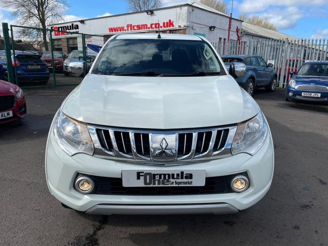 Mitsubishi L200 2.4 Di-d 4Wd Titan Dcb 178 Bhp YM17VWT White #2