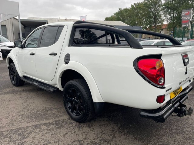 Mitsubishi L200 2.5 Di-d 4X4 Barbarian Black Lb Dcb 175 Bhp White #6