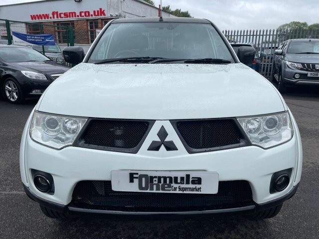 Mitsubishi L200 2.5 Di-d 4X4 Barbarian Black Lb Dcb 175 Bhp White #2