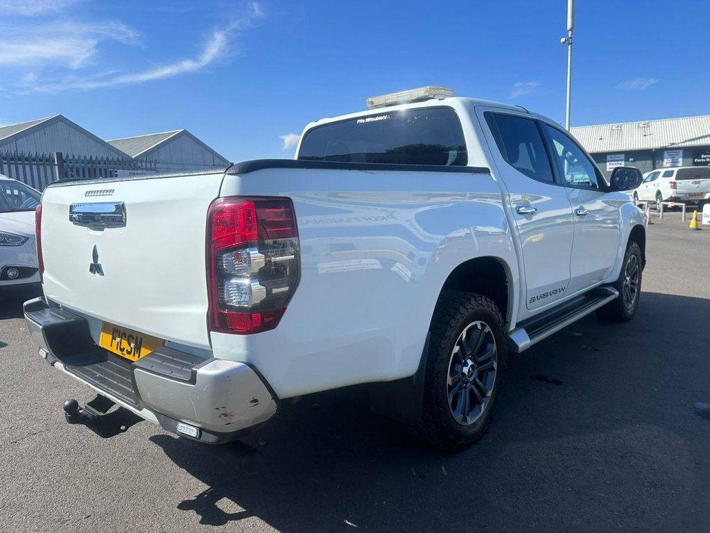 Mitsubishi L200 2.3 Di-d Barbarian Dcb 148 Bhp White