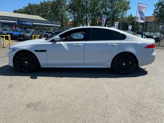 Jaguar XF 2L D R-sport Awd SV18LFZ White #4