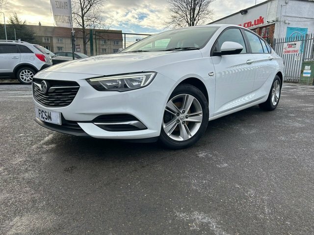 Vauxhall Insignia 1.5L Design Nav White
