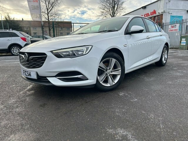 Vauxhall Insignia 1.5L Design Nav YK18EUF White #2