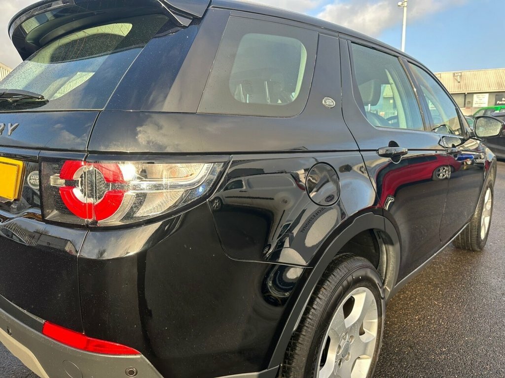Land Rover Discovery Sport 2L Se Tech Black #6