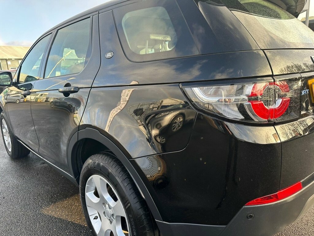 Land Rover Discovery Sport 2L Se Tech Black #5