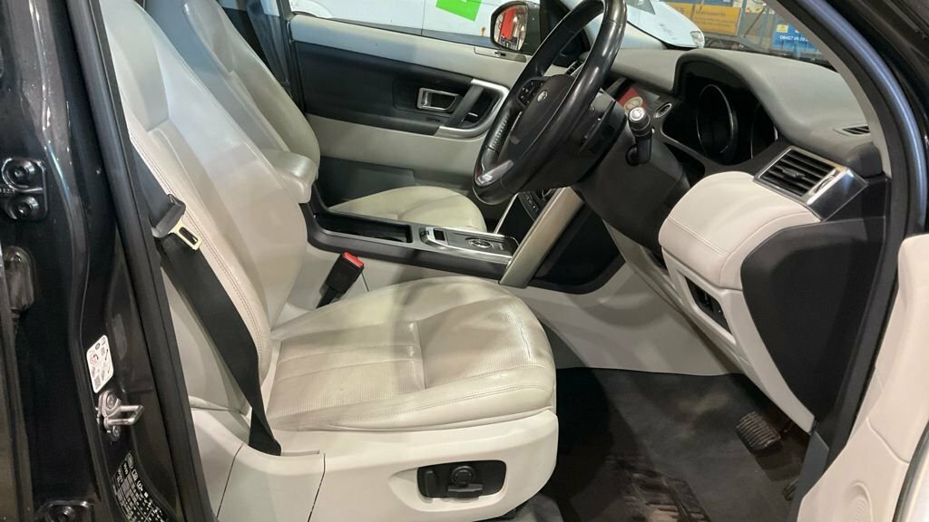 Land Rover Discovery Sport 2L Hse Black SH67UPY Grey #5