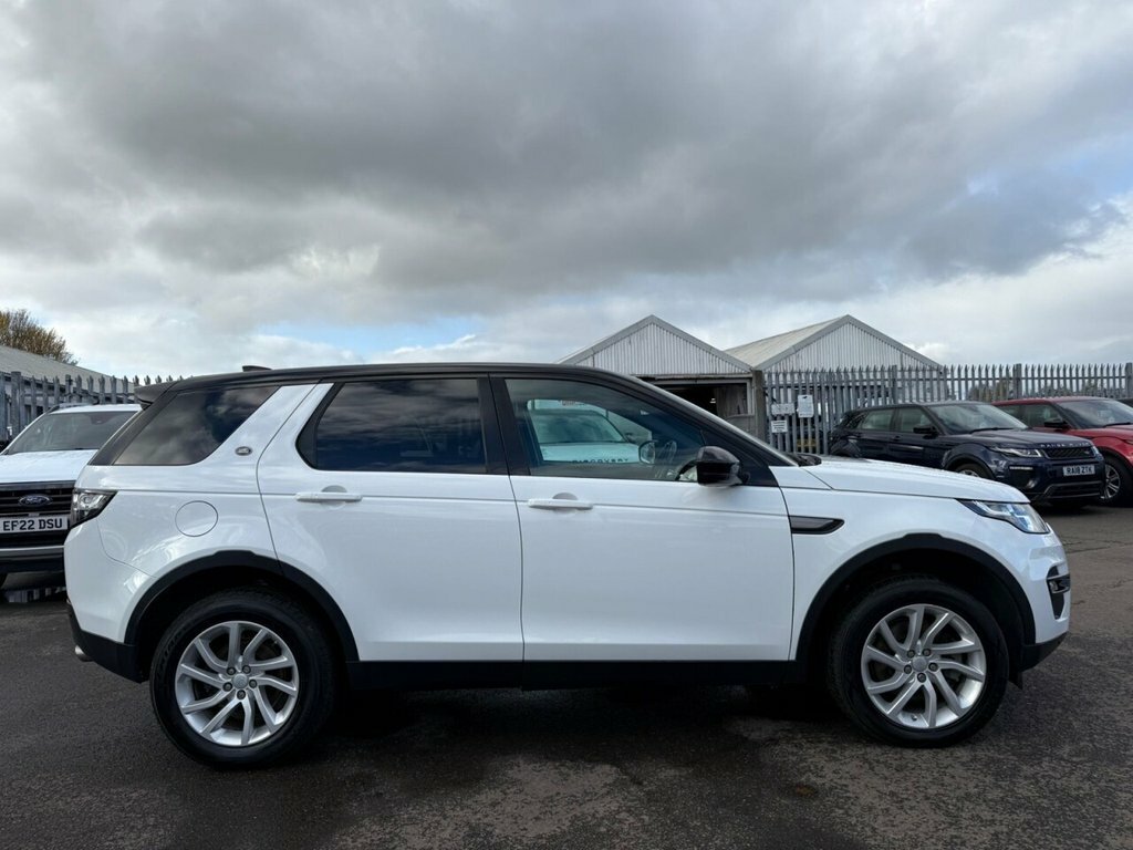 Land Rover Discovery Sport 2L Se Tech HV66FHR White #4