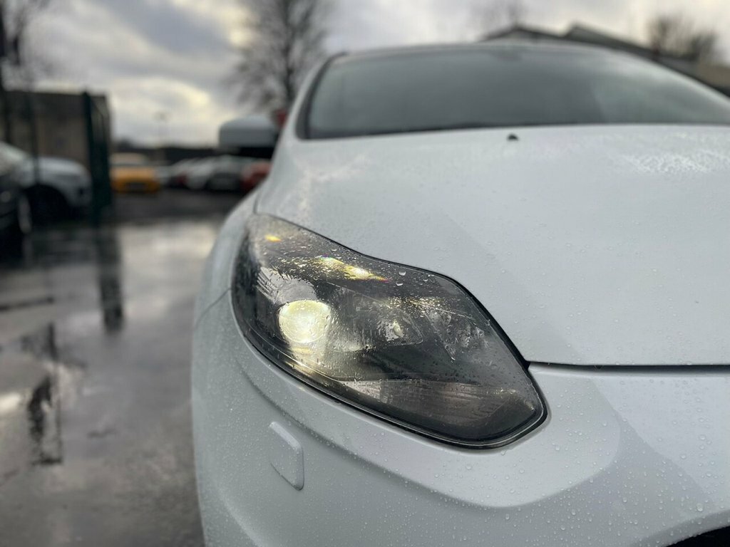 Ford Focus 2L St-3 WF64JZX White #3