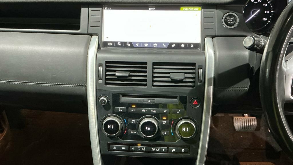 Land Rover Discovery Sport 2L Hse Luxury KW67BZF Black #4