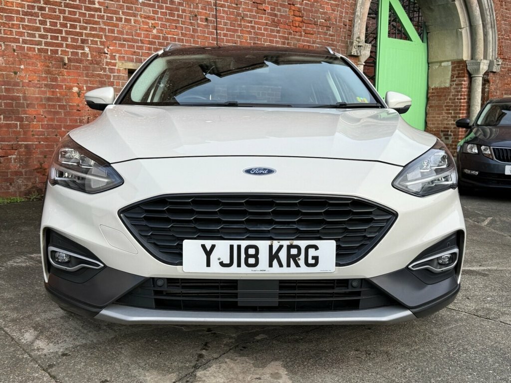 Ford Focus Estate YJ18KRG White #3