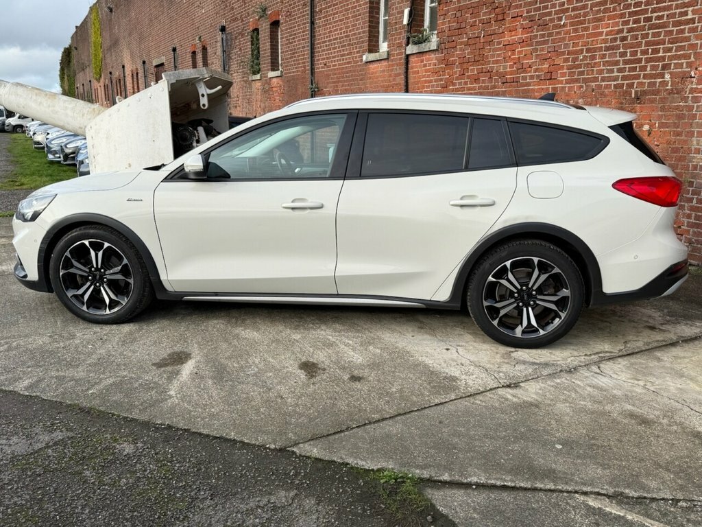 Ford Focus Estate YJ18KRG White #2