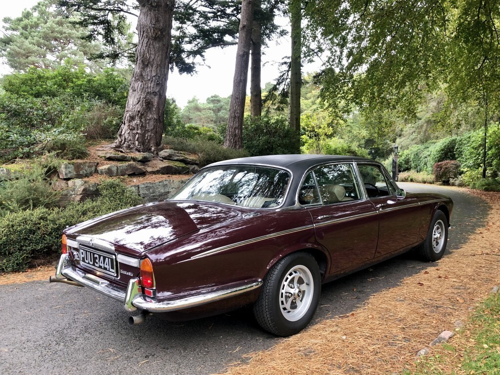 Daimler Double Six Vanden Plas 5.3 Vanden Plas Red #3